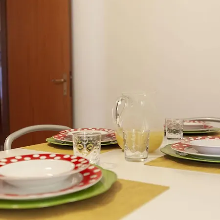 La Casa Gialla アパート デセンツァーノ・デル・ガルダ